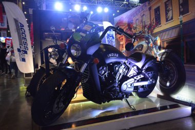 Pasay, PH - 25 Mart - 25 Mart 2023 'te Filipinler' in Pasay kentinde İç Yarış Bisiklet Festivali 'nde Hintli izci. Inside Racing, Filipinler 'de bir motosiklet yarışması..