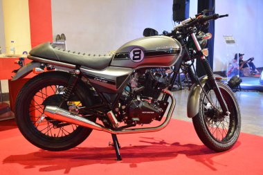 Pasay, PH - 25 MAR - Motstar Cafe 150 25 Mart 2023 tarihinde Pasay, Filipinler 'de yarışın içinde. Inside Racing, Filipinler 'de bir motosiklet yarışması..