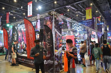 Pasay, PH - 25 Mart - Casco market standı 25 Mart 2023 tarihinde Pasay, Filipinler 'de yarışın içinde bisiklet festivali. Inside Racing, Filipinler 'de bir motosiklet yarışması..