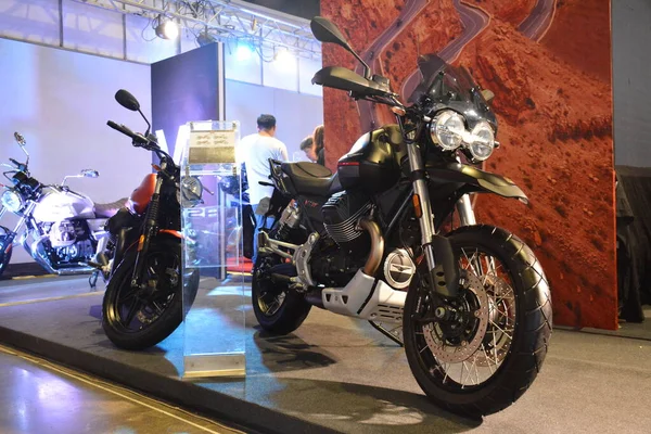 Pasay Mar Moto Guzzi V85 Tt于2023年3月25日在菲律宾帕萨伊举行的内赛自行车节 内赛是在菲律宾举行的摩托车表演 — 图库照片