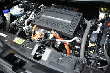 PASAY, PH - APR. 15 - Peugeot e 2008 SUV motoru Manila Uluslararası Otomobil Fuarı 15 Nisan 2023 tarihinde Pasay, Filipinler 'de. Manila International Auto Show, Filipinler 'de düzenlenen yıllık otomobil fuarıdır..