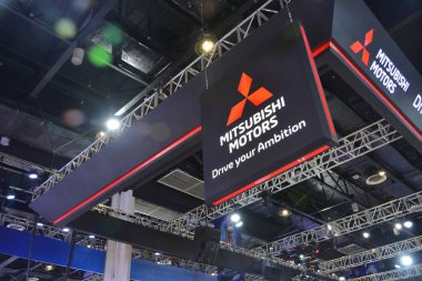 PASAY, PH - APR. 15 - 15 Nisan 2023 'te Filipinler' in Pasay kentinde Manila Uluslararası Otomobil Fuarı 'nda Mitsubishi standı. Manila International Auto Show, Filipinler 'de düzenlenen yıllık otomobil fuarıdır..