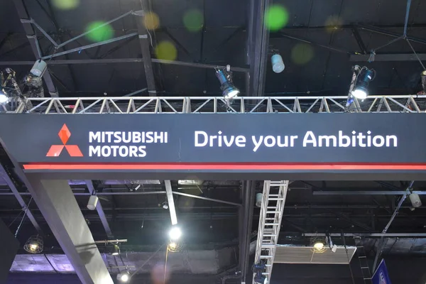 PASAY, PH - APR. 15 - 15 Nisan 2023 'te Filipinler' in Pasay kentinde Manila Uluslararası Otomobil Fuarı 'nda Mitsubishi standı. Manila International Auto Show, Filipinler 'de düzenlenen yıllık otomobil fuarıdır..