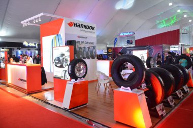 PASAY, PH - APR. 15-Hankook 15 Nisan 2023 'te Filipinler, Pasay' da Manila Uluslararası Otomobil Fuarı 'nda lastik standı. Manila International Auto Show, Filipinler 'de düzenlenen yıllık otomobil fuarıdır..