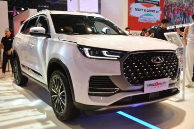 PASAY, PH - APR. 15 - Chery Tiggo 8 profesyonel Manila Uluslararası Otomobil Fuarı 15 Nisan 2023 tarihinde Pasay, Filipinler. Manila International Auto Show, Filipinler 'de düzenlenen yıllık otomobil fuarıdır..