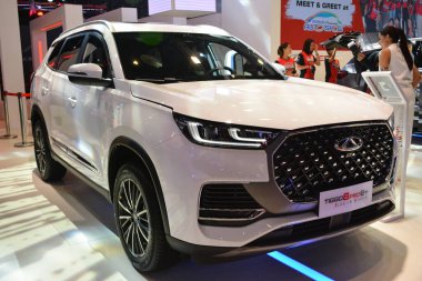 PASAY, PH - APR. 15 - Chery Tiggo 8 profesyonel Manila Uluslararası Otomobil Fuarı 15 Nisan 2023 tarihinde Pasay, Filipinler. Manila International Auto Show, Filipinler 'de düzenlenen yıllık otomobil fuarıdır..