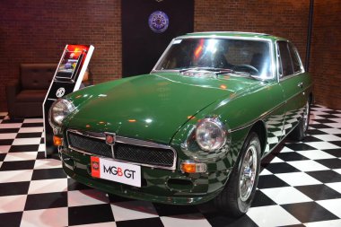 PASAY, PH - APR. 15-Morris 15 Nisan 2023 'te Manila Uluslararası Otomobil Fuarı' nda MGB GT garajı açtı. Manila International Auto Show, Filipinler 'de düzenlenen yıllık otomobil fuarıdır..