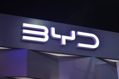 PASAY, PH - APR. 15 - 15 Nisan 2023 tarihinde Filipinler, Pasay 'da Manila Uluslararası Otomobil Fuarı' nda bayt standı tabelası. Manila International Auto Show, Filipinler 'de düzenlenen yıllık otomobil fuarıdır..