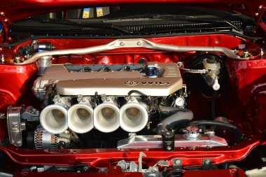 PASAY, PH - APR. 15 - Toyota corolla motoru Manila Uluslararası Otomobil Fuarı 'nda 15 Nisan 2023 tarihinde Pasay, Filipinler' de. Manila International Auto Show, Filipinler 'de düzenlenen yıllık otomobil fuarıdır..