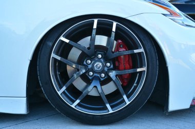 PASIG, PH - APR. 29 Nisan 2023 'te Nissan Festivali' nde Nissan Fairlady Z tekerleği Pasig, Filipinler 'de. Nissan Festivali, Filipinler 'de düzenlenen bir otomobil etkinliği..