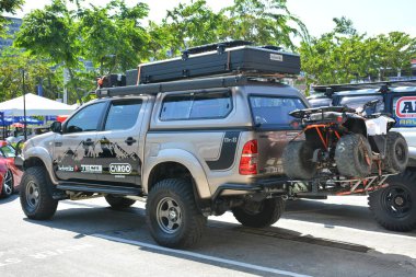 Pasay, PH - 6 Mayıs - Toyota Hilux 6 Mayıs 2023 tarihinde Pasay, Filipinler 'de 20 numaralı grupta. Toyota Grubu 20, Filipinler 'de düzenlenen bir otomobil yarışması..