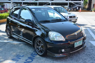 Pasay, PH - 6 Mayıs - Toyota vitz Toyota grubu 20 Mayıs 2023 Pasay, Filipinler. Toyota Grubu 20, Filipinler 'de düzenlenen bir otomobil yarışması..