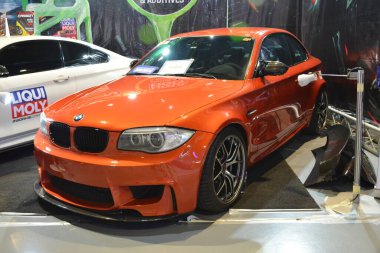 Pasay, PH - 21 Mayıs - 21 Mayıs 2023 tarihinde Pasay, Filipinler 'de Trans Sport Show' da BMW 1 m. Trans Sport Show, Filipinler 'de düzenlenen yıllık bir pazarlama sonrası araba fuarıdır..