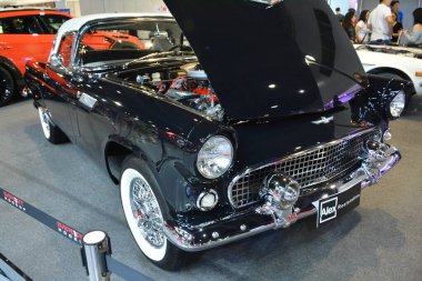 Pasay, PH - 21 Mayıs - Ford Thunderbird Trans Sport Show 'da 21 Mayıs 2023 tarihinde Pasay, Filipinler' de. Trans Sport Show, Filipinler 'de düzenlenen yıllık bir pazarlama sonrası araba fuarıdır..