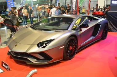 Pasay, PH - 21 Mayıs - Lamborghini aventador 21 Mayıs 2023 tarihinde Pasay, Filipinler 'de Trans Sport Show' da. Trans Sport Show, Filipinler 'de düzenlenen yıllık bir pazarlama sonrası araba fuarıdır..