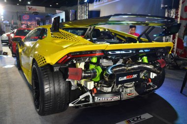 Pasay, PH - 21 Mayıs - Lamborghini huracan sto motoru 21 Mayıs 2023 tarihinde Pasay, Filipinler 'de Trans Sport Show' da. Trans Sport Show, Filipinler 'de düzenlenen yıllık bir pazarlama sonrası araba fuarıdır..