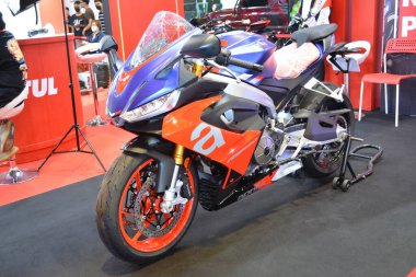 Pasay, PH - 21 Mayıs - the 660 Rs Trans Sport Show 'da 21 Mayıs 2023 tarihinde Pasay, Filipinler' de motorsiklet. Trans Sport Show, Filipinler 'de düzenlenen yıllık bir pazarlama sonrası araba fuarıdır..