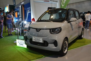 Pasay, PH - 21 Mayıs - Helmarv elektrikli araç Trans Sport Show 'da 21 Mayıs 2023 tarihinde Pasay, Filipinler' de. Trans Sport Show, Filipinler 'de düzenlenen yıllık bir pazarlama sonrası araba fuarıdır..