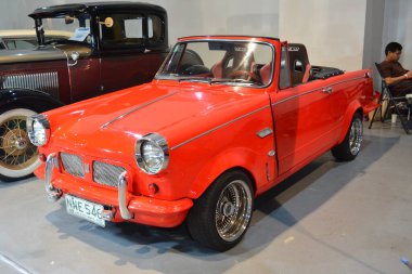 Pasay, PH - 21 Mayıs - 21 Mayıs 2023 tarihinde Pasay, Filipinler 'de Trans Sport Show' da klasik araba. Trans Sport Show, Filipinler 'de düzenlenen yıllık bir pazarlama sonrası araba fuarıdır..