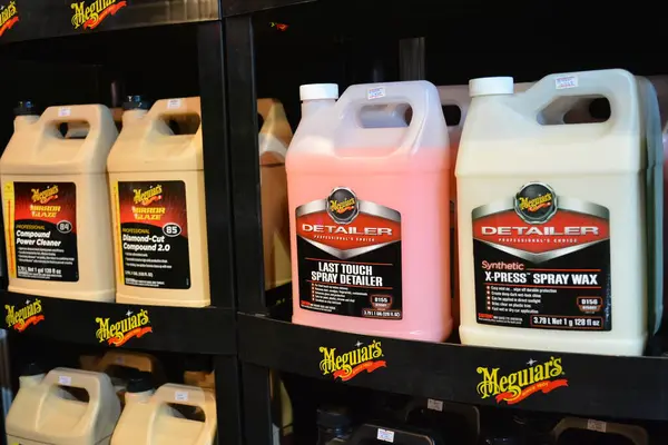 Pasay, PH - 21 Mayıs - Meguiars Trans Sport Show 'da 21 Mayıs 2023 tarihinde Pasay, Filipinler' de. Trans Sport Show, Filipinler 'de düzenlenen yıllık bir pazarlama sonrası araba fuarıdır..