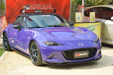 QUEZON CITY, PH - 14 Mayıs - Mazda miata mx5 14 Mayıs 2023 tarihinde Quezon City, Filipinler 'de Bumper 2 Bumper araba fuarında. Bumper 2 Bumper, Filipinler 'de yapılan bir otomobil fuarıdır..