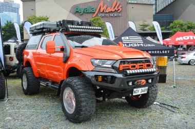 QUEZON CITY, PH - 14 Mayıs - Ford Ranger 14 Mayıs 2023 tarihinde Quezon City, Filipinler 'de Bumper 2 Bumper araba fuarında. Bumper 2 Bumper, Filipinler 'de yapılan bir otomobil fuarıdır..