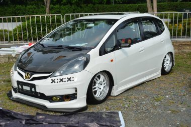 QUEZON CITY, PH - 14 Mayıs - Bumper 2 Bumper araba fuarında Honda jazz 14 Mayıs 2023, Quezon City, Filipinler. Bumper 2 Bumper, Filipinler 'de yapılan bir otomobil fuarıdır..