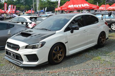 QUEZON CITY, PH - 14 Mayıs - Bumper 2 Tampon araba fuarında Subaru wrx 14 Mayıs 2023, Quezon City, Filipinler. Bumper 2 Bumper, Filipinler 'de yapılan bir otomobil fuarıdır..