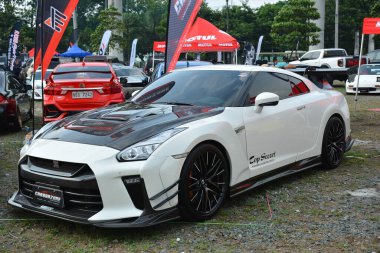 QUEZON CITY, PH - 14 Mayıs - Nissan gtr 14 Mayıs 2023 tarihinde Quezon City, Filipinler 'de Bumper 2 Bumper araba fuarında. Bumper 2 Bumper, Filipinler 'de yapılan bir otomobil fuarıdır..