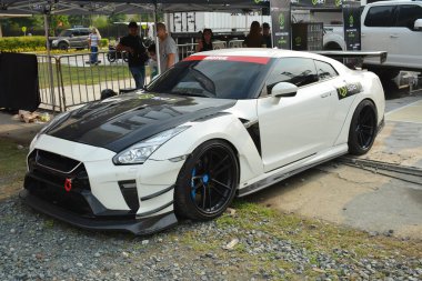 QUEZON CITY, PH - 14 Mayıs - Nissan gtr 14 Mayıs 2023 tarihinde Quezon City, Filipinler 'de Bumper 2 Bumper araba fuarında. Bumper 2 Bumper, Filipinler 'de yapılan bir otomobil fuarıdır..