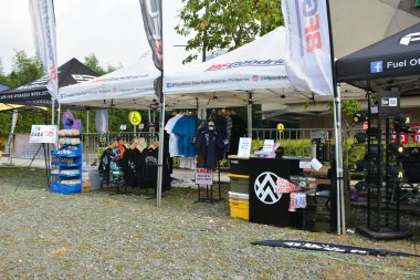 QUEZON CITY, PH - 14 Mayıs - 14 Mayıs 2023 tarihinde, Quezon City, Filipinler 'de Bumper 2 Bumper araba fuarında Autobot off-road standında. Bumper 2 Bumper, Filipinler 'de yapılan bir otomobil fuarıdır..