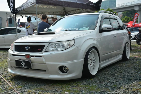 필리핀의 May Subaru Forester 가2023 필리핀의 자동차 쇼에서 개최되었다 Bumper — 스톡 사진