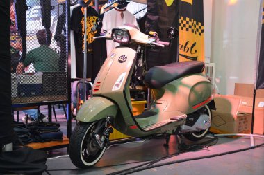 PASIG, PH - 20 Mayıs - Vespa Piaggio motosikleti 20 Mayıs 2023 Pasig, Filipinler 'de Ride Ph' de. Ride Ph, Filipinler 'de düzenlenen bir motosiklet gösterisi..