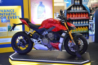 PASIG, PH - 20 Mayıs - Ducati sokak dövüşçüsü V4 motosiklet Ride Ph 20 Mayıs 2023 Pasig, Filipinler. Ride Ph, Filipinler 'de düzenlenen bir motosiklet gösterisi..