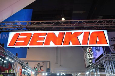 Pasay, PH-16 - 16 Nisan 2023 tarihinde Filipinler 'de Makina Moto fuarında Benkia standı tabelası. Makina Moto, Filipinler 'de düzenlenen bir motosiklet gösterisi..