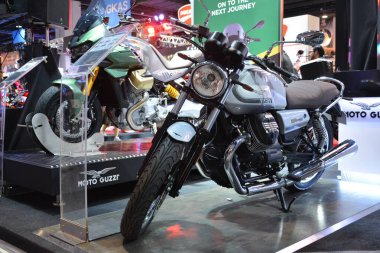 Pasay, PH - APR 16 - Moto guzzi V7, Makina Moto Show 16 Nisan 2023, Pasay, Filipinler. Makina Moto, Filipinler 'de düzenlenen bir motosiklet gösterisi..