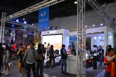 Pasay, PH - 16 Nisan - Makina Moto 'daki Peugeot motosiklet standı 16 Nisan 2023 tarihinde Pasay, Filipinler' de. Makina Moto, Filipinler 'de düzenlenen bir motosiklet gösterisi..