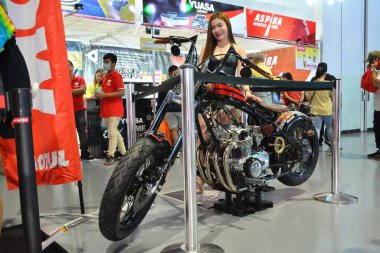 Pasay, PH-16 - 16 Nisan 2023 tarihinde Pasay, Filipinler 'de Makina Moto fuarında sonraki pazar motosikleti. Makina Moto, Filipinler 'de düzenlenen bir motosiklet gösterisi..