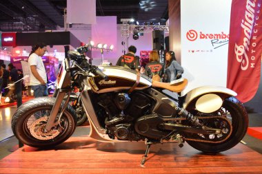 Pasay, PH-16 - 16 Nisan 2023 'te Filipinler, Pasay' da Makina Moto 'da Hint sörf takip cihazı. Makina Moto, Filipinler 'de düzenlenen bir motosiklet gösterisi..