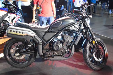 Pasay, PH - 16 Nisan - Honda motosiklet Makina Moto Show 'da 16 Nisan 2023 Pasay, Filipinler. Makina Moto, Filipinler 'de düzenlenen bir motosiklet gösterisi..