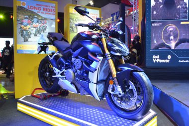 Pasay, PH - 16 Nisan - Ducati motosiklet Makina Moto Show 'da 16 Nisan 2023 Pasay, Filipinler. Makina Moto, Filipinler 'de düzenlenen bir motosiklet gösterisi..
