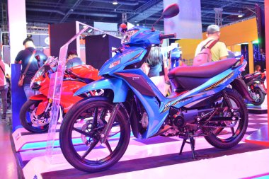 Pasay, PH - APR 16 - Makina Moto 'da 16 Nisan 2023 tarihinde Pasay, Filipinler' de Tvs neo nx motosiklet gösterimi. Makina Moto, Filipinler 'de düzenlenen bir motosiklet gösterisi..