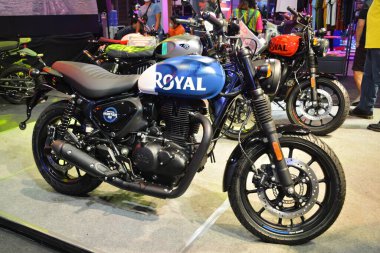 Pasay, PH - 16 Nisan - Kraliyet Enfield avcısı 350 motosiklet Makina Moto Show 'da 16 Nisan 2023 tarihinde Pasay, Filipinler' de. Makina Moto, Filipinler 'de düzenlenen bir motosiklet gösterisi..