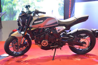 Pasay, PH-16 - Moto Morini Seiemmezzo Makina Moto Show 'da 16 Nisan 2023 Pasay, Filipinler. Makina Moto, Filipinler 'de düzenlenen bir motosiklet gösterisi..