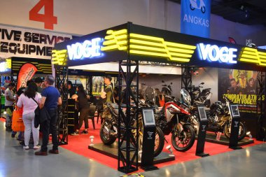 Pasay, PH-16 - Makina Moto 'daki Voge standı 16 Nisan 2023 Pasay, Filipinler. Makina Moto, Filipinler 'de düzenlenen bir motosiklet gösterisi..