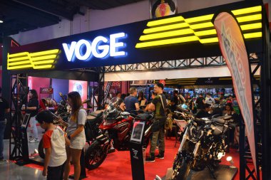 Pasay, PH-16 - Makina Moto 'daki Voge standı 16 Nisan 2023 Pasay, Filipinler. Makina Moto, Filipinler 'de düzenlenen bir motosiklet gösterisi..