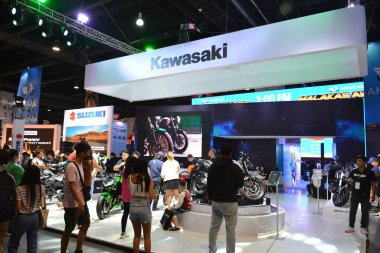 Pasay, PH - 16 Nisan - Kawasaki standı Makina Moto Show 16 Nisan 2023 Pasay, Filipinler. Makina Moto, Filipinler 'de düzenlenen bir motosiklet gösterisi..