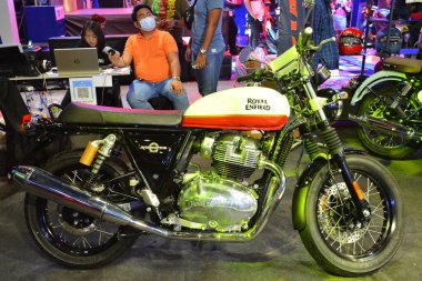 PAsay, PH - APR 16 - Royal Enfield Interceptor 650 motosiklet Makina moto show at 16 Nisan 2023, Pasay, Filipinler. Makina Moto, Filipinler 'de düzenlenen bir motosiklet gösterisi..