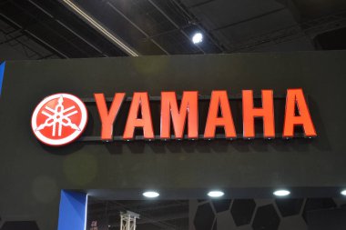 Pasay, PH - 16 Nisan - Yamaha kabin işareti Makina moto show 16 Nisan 2023 Pasay, Filipinler. Makina Moto, Filipinler 'de düzenlenen bir motosiklet gösterisi..