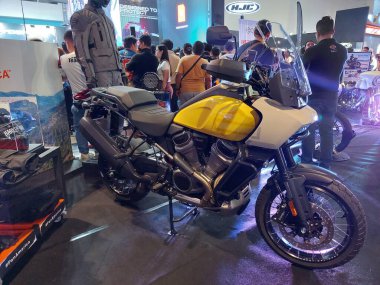 Pasay, PH - APR 16 - Harley Davidson 1250 motosiklet Makina Moto 'da 16 Nisan 2023 tarihinde Pasay, Filipinler' de görüldü. Makina Moto, Filipinler 'de düzenlenen bir motosiklet gösterisi..